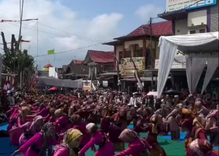 Hesnidar Haris Sosialisasikan Gerakan Jambi Bersholawat kepada Masyarakat di Sungai Penuh