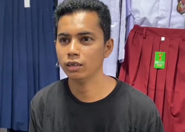 Penjualan Seragam Sekolah di Pasar Lama Jambi Meningkat Jelang Tahun Ajaran Baru