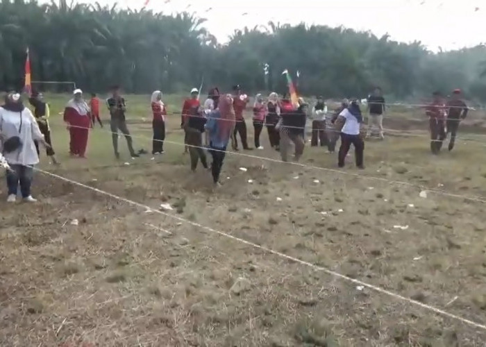 Semarak HUT ke-81 RI, Emak-Emak Adu Ketangkasan dalam Beragam Lomba Kemerdekaan