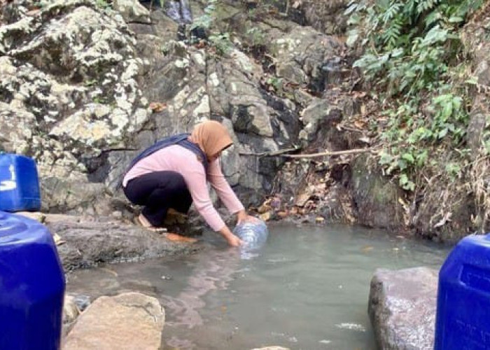 Kemarau, Warga di Gunungkidul Jalan 2 Km 5 Kali Sehari untuk Angkut Air