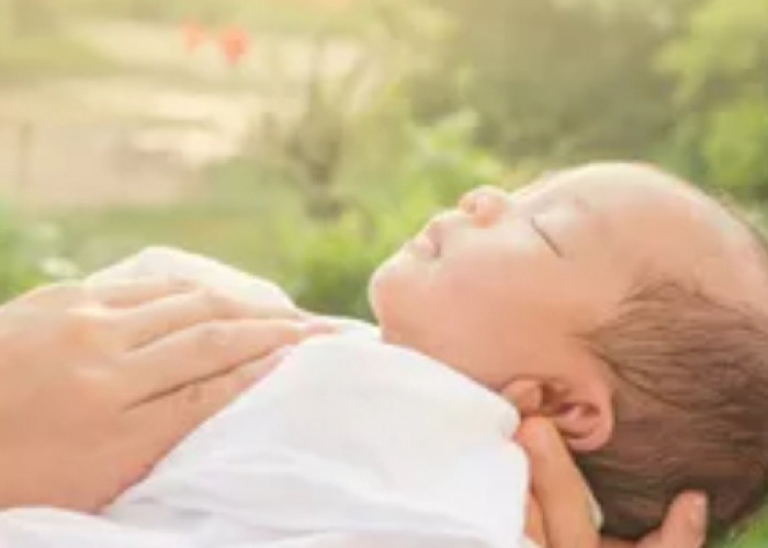 Wajib Tahu, Ini Manfaat Menjemur Bayi di Bawah Sinar Matahari Secara Langsung