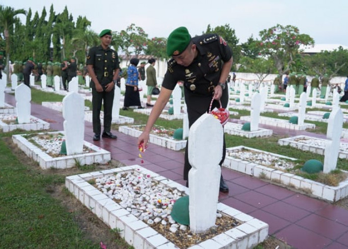 Peringati HUT Ke-1 Kodam XX/Tuanku Imam Bonjol, Kasrem 042/Gapu Pimpin Ziarah ke TMP Satria Bhakti