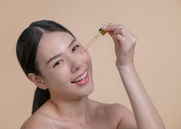 Panduan Skincare Malam untuk Kulit Berminyak, Ini Tahapan yang Tepat