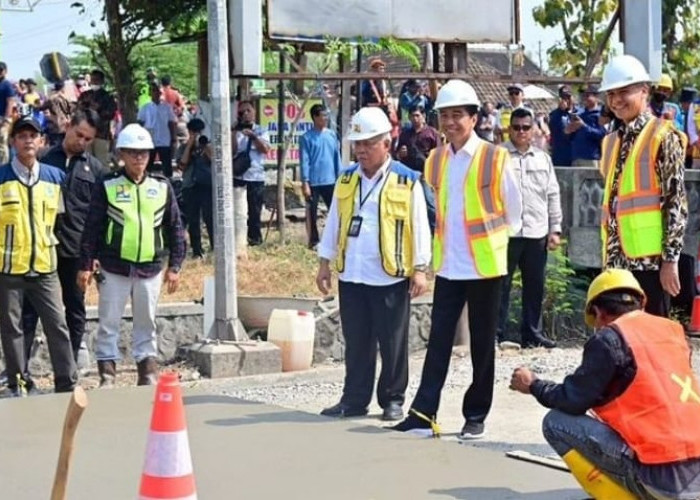 Tak Kunjung Selesai, Ganjar Targetkan Jalan Surakarta-Purwodadi Rampung Akhir Tahun 2023