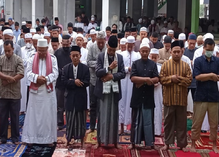Ribuan Masyarakat Muhammadiyah Shalat di Universitas Muhammadiyah Jambi