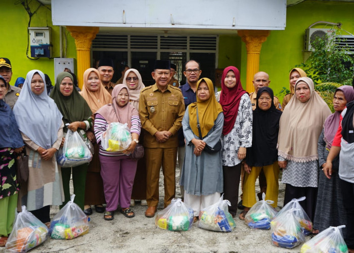 Wabup A. Khafidh Buka Pasar Murah Bersubsidi, Bayar Rp 75 Ribu dapat Paket Rp 125 Ribu