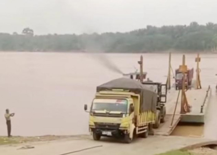 Truk dan Beko Loader Terjun ke Sungai Batanghari, Satu Orang Meninggal