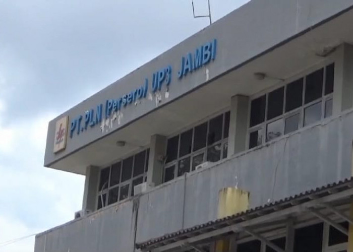 PLN UP3 Jambi Lakukan Perbaikan Gangguan Transmisi di Beberapa Wilayah