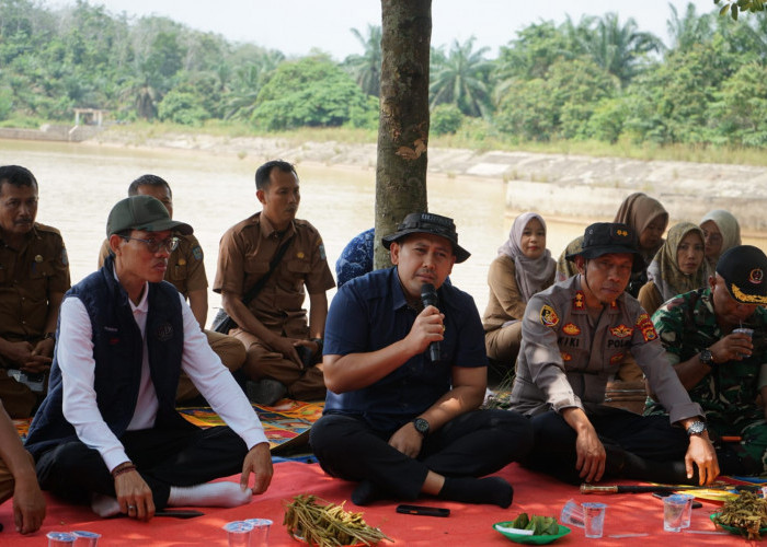 Sampaikan Program Strategis Pemerintah, Bupati Merangin Dialog Bersama Warga SAD