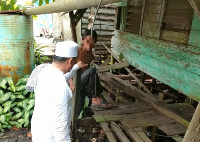 Disela Padatnya Kegiatan, Cawabup Tanjab Barat Amin Kunjungi Warga Kurang Mampu Kecamatan Bram Itam 