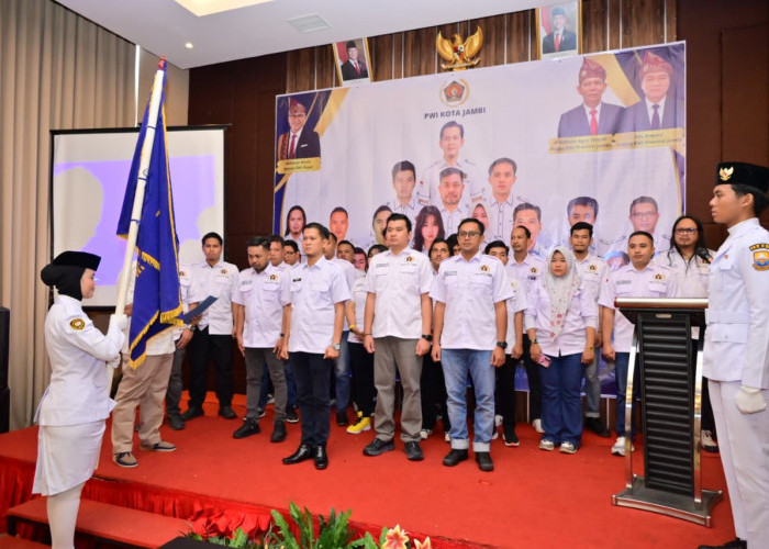 Ketua PWI Provinsi Jambi H. Ridwan Agus Lantik Ketua Irwansyah Pimpin Kepengurusan PWI Kota Jambi 2026-2029