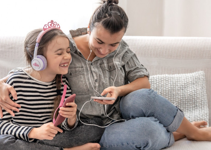 Bijak Terapkan Parenting di Era Gadget, Jangan Sampai Batasi Kreativitas Anak