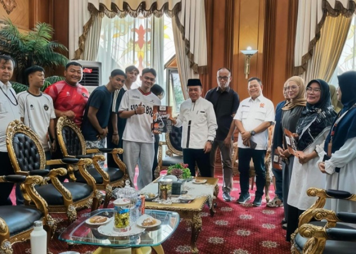 Tunaikan Janji, Gubernur Al Haris Umrohkan Orang Tua Peraih Emas PON Aceh–Sumut