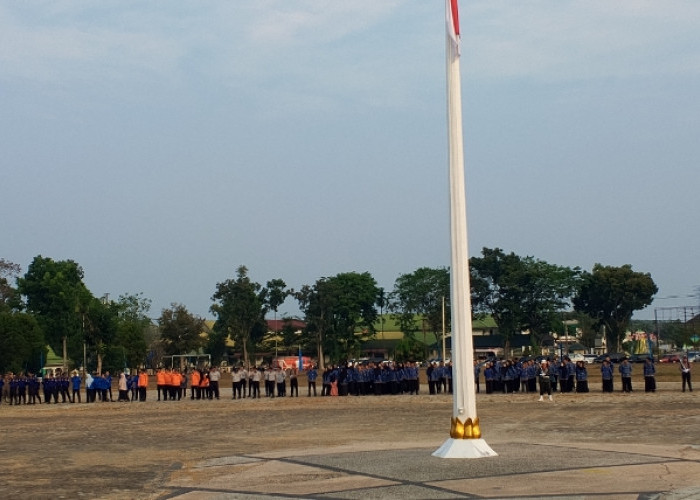 Penurunan Bendera HUT RI ke-81 di Muaro Jambi Berlangsung Lancar