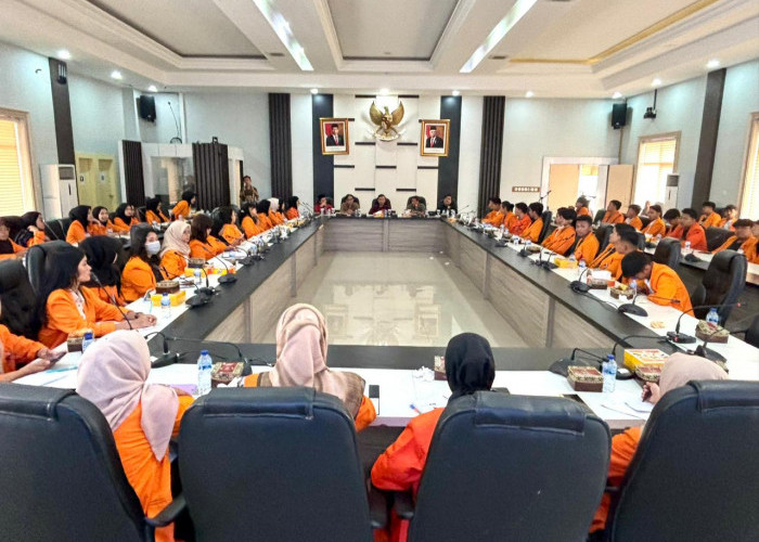 Dihadapan 84 Mahasiswa Fakultas Hukum Unja, Ketua DPRD Jambi Edi Purwanto Paparkan Tugas dan Fungsinya