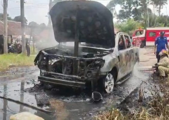 Satu Unit Mobil di Kumpeh Ulu Hangus Terbakar, Diduga Akibat Korsleting Listrik