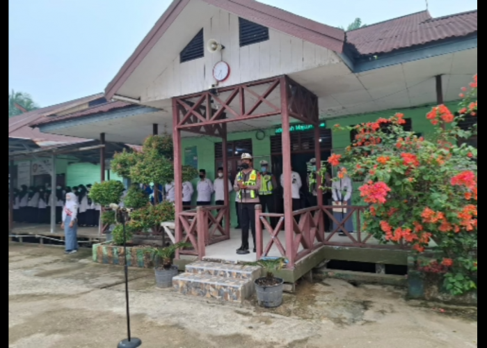 Police Goes to School, Kasat Lantas Polres Tanjab Barat Ingatkan Pelajar Tertib Berlalu Lintas