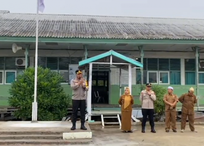 Jadi Pembina Upacara di SMKN 1, Kapolres Tanjab Barat Ajak Siswa Tertib Berlalu Lintas dan Jauhi Narkoba