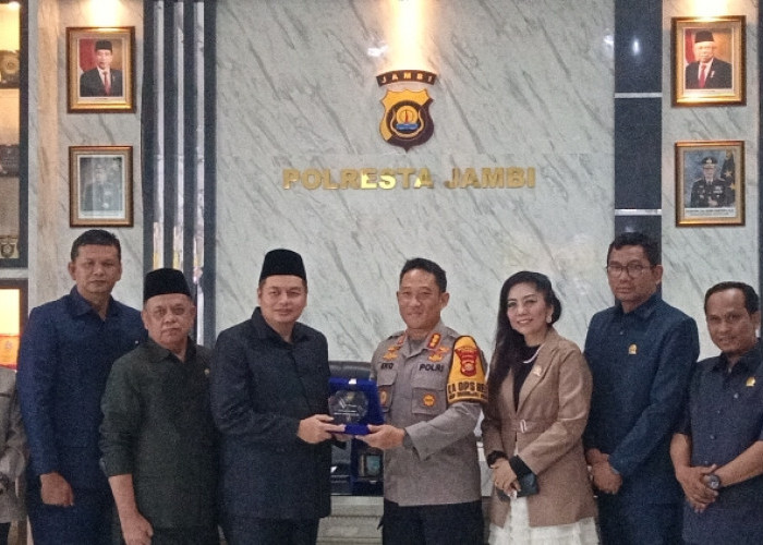 Bersinergi, Ketua DPRD Kota Jambi Kemas Faried Alfarelly Bersama Kapolresta Jambi Bahas Sejumlah Permasalahan 