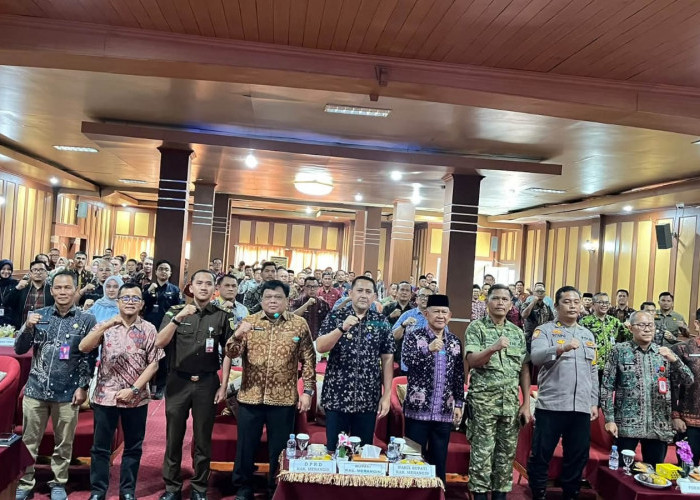 Bupati M. Syukur Tegaskan Disiplin ASN dalam Konsultasi Publik Perubahan RPJMD Merangin 2025–2029