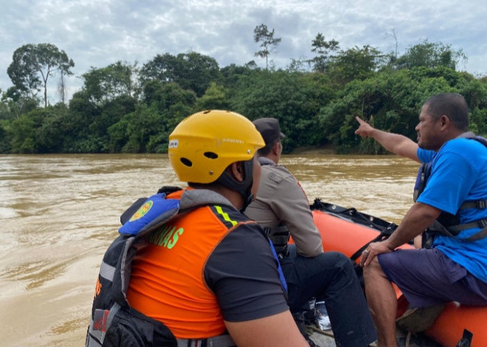 Perahu Tabrak Kayu Di Sungai Batang Pelepat, Tiga Orang Selamat dan Satu Orang Masih Hilang