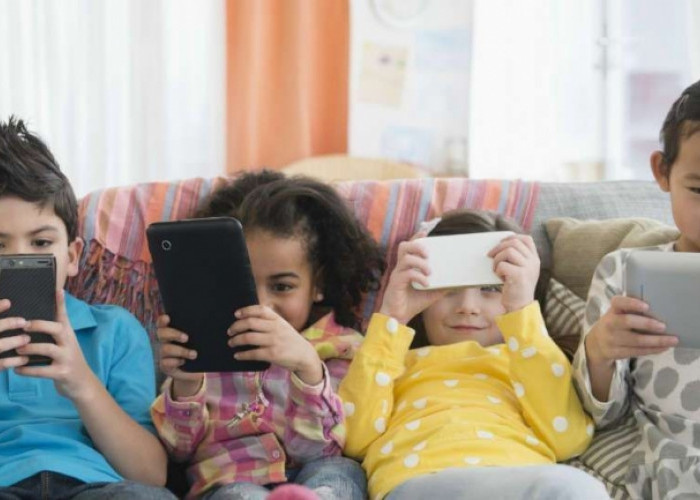Penggunaan Gadget Berlebih Ganggu Tumbuh Kembang Anak