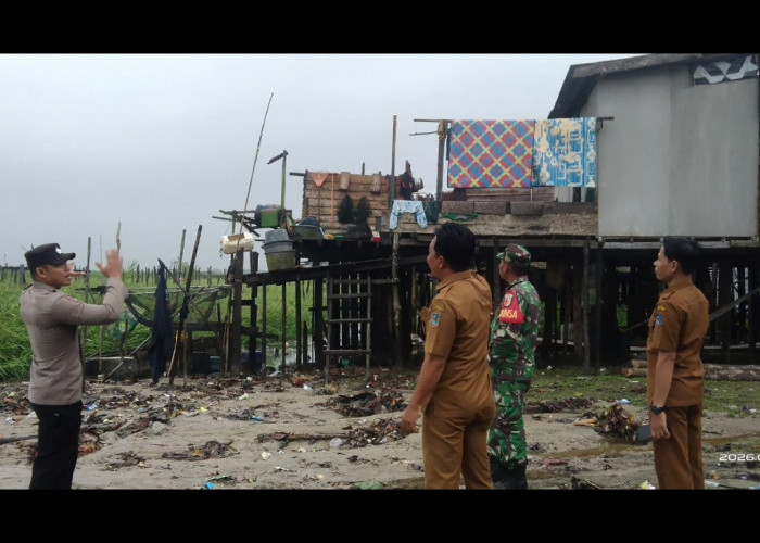 Angin Puting Beliung Rusak Atap Enam Rumah Warga di Desa Pematang Buluh
