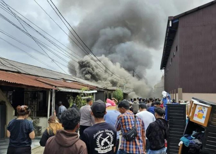 Delapan Rumah Asrama Polisi di Belakang Mapolda Jambi Ludes Dilalap Api