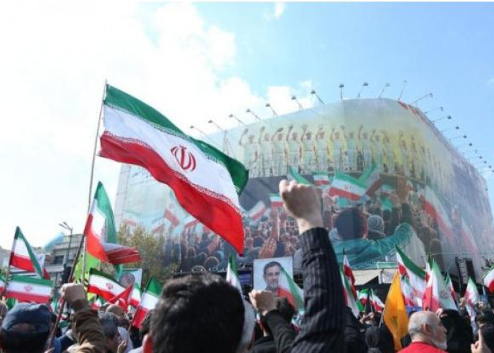  Iran Gelar Upacara Pemakaman Komandan AL IRGC