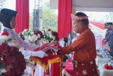 Wabup A. Khafidh Pimpin Upacara Penurunan Bendera, Berikut Paskibraka yang Bertugas