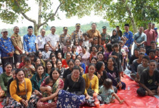 Salurkan Bantuan Keramba dan Jaringan Listrik, Bupati M. Syukur Ingin Warga SAD Berkembang