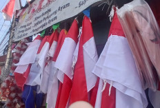Jelang 17 Agustus, Bendera Merah Putih Mulai Bertebaran, Pedagang Masih Sepi Pembeli