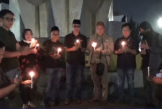 Jurnalis Jambi Gelar Doa Bersama dan Nyalakan Lilin untuk Lima Jurnalis yang Hilang