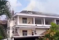 Pembakaran Sampah Diduga Picu Kebakaran Bangunan Kosong Tiga Lantai di Kota Jambi