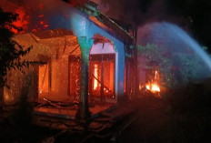 Diduga Berawal dari Bakar Sampah, Rumah Permanen di Pematang Gajah Muaro Jambi Ludes Dilalap Api