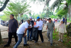 Wagub Sani Pimpin Gotong Royong Massal Gerakan Indonesia ASRI di Danau Sipin