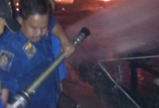 Asrama Putra Pondok Pesantren Al Baqiyatus Shalihat di Tanjab Barat Hangus Terbakar