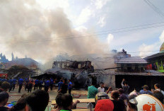 Kebakaran Hebat Ludeskan 6 Kios Di Jambi, Satu Orang Ditemukan Meninggal Dunia