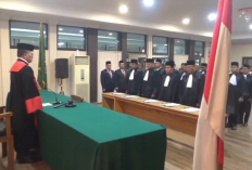 Ketua Pengadilan Tinggi Jambi Sumpah 17 Advokat KAI dan PPKHI