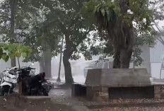 Guyuran Hujan Basahi Kawasan Candi Muaro Jambi