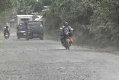Warga dan Pengguna Jalan Keluhkan Debu Jalan Pembengis–Sungai Saren