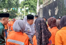 Tuntut Gaji Setara UMP, Pasukan Oranye Turun Demo Di Tugu Keris