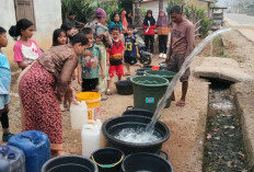 Bupati Merangin Salurkan Bantuan Air Bersih untuk Warga Terdampak Kekeringan di Tabir