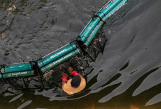 Pemkot Solo Pasang Trash Boom untuk Kurangi Sampah Sungai