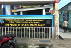 Antusias Orang Tua Silih Berganti Daftar SPMB SMP Negeri 03 Tanjab Barat