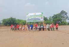 Bupati Hurmin Tanam Perdana Padi dengan Sistem Pertanian Modern di Sarolangun