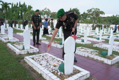 Peringati HUT Ke-1 Kodam XX/Tuanku Imam Bonjol, Kasrem 042/Gapu Pimpin Ziarah ke TMP Satria Bhakti
