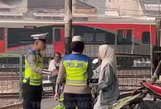 Ditegur Polisi karena Lawan Arah, Wanita Tinggalkan Motor di Penggilingan