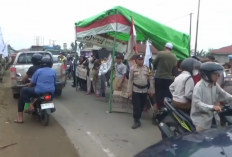 Warga Penyengat Olak Blokade Jalan Nasional Tolak Stockpile Pasir, Lalu Lintas Terganggu