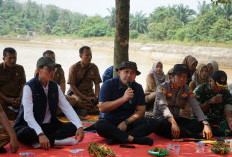 Sampaikan Program Strategis Pemerintah, Bupati Merangin Dialog Bersama Warga SAD